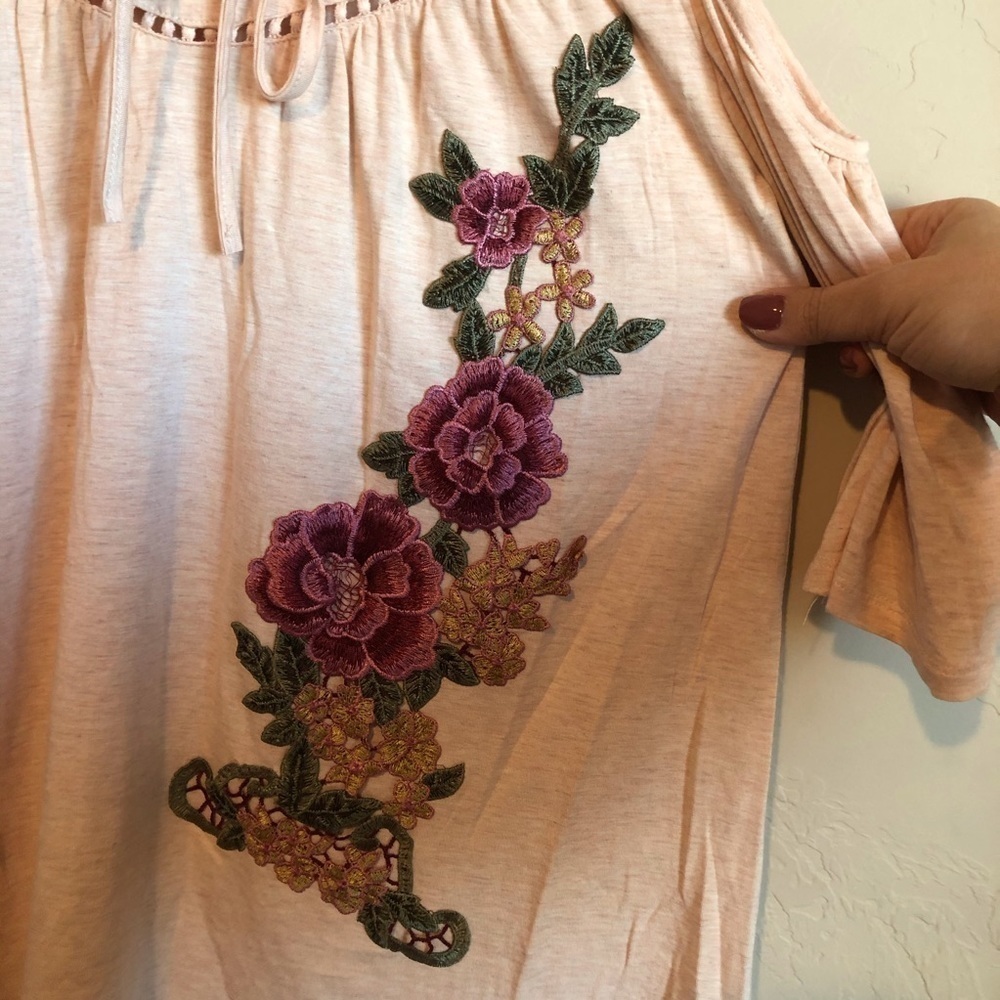 Lapis Peach Cold Shoulder Floral Embroidered Top - Picture 3 of 8